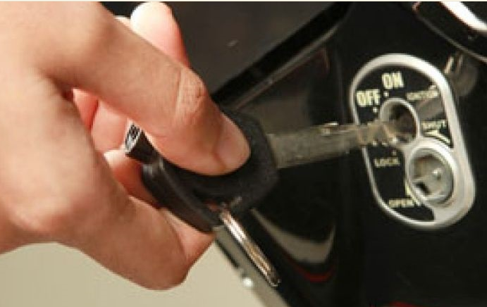 Cara Menghidupkan Motor Tanpa Kunci untuk Kondisi Darurat