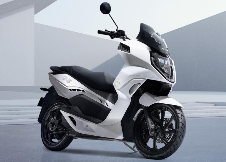 Cara Aman dan Praktis Mengisi Daya Baterai Motor Listrik Alva Auto