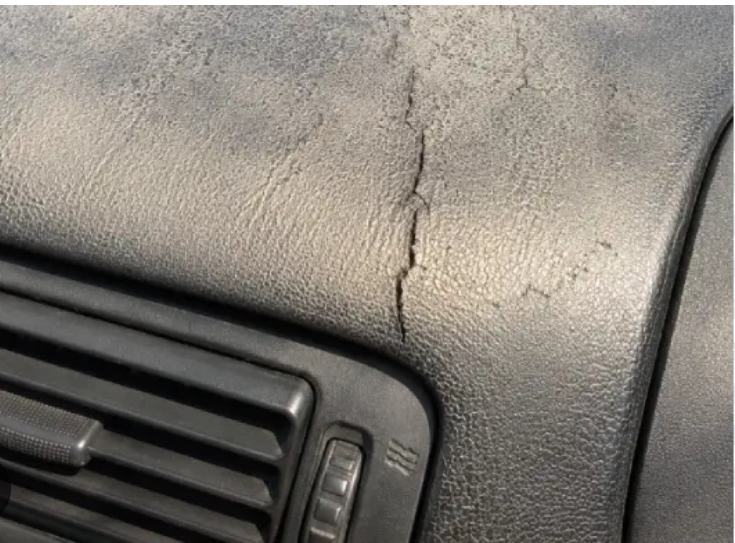 Penyebab Dashboard Mobil Retak dan Cara Mencegahnya