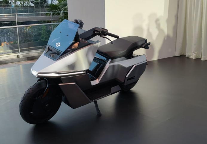 Omoway Omo-X: Motor Listrik Rp35 Jutaan Ini Punya Akselerasi
