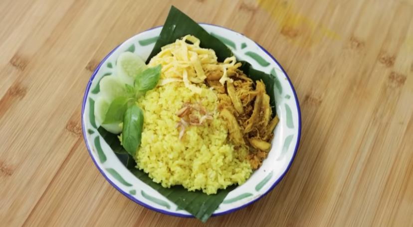 Resep Nasi Kuning Rice Cooker Ayam Suwir Surendeng, Praktis dan Gurih