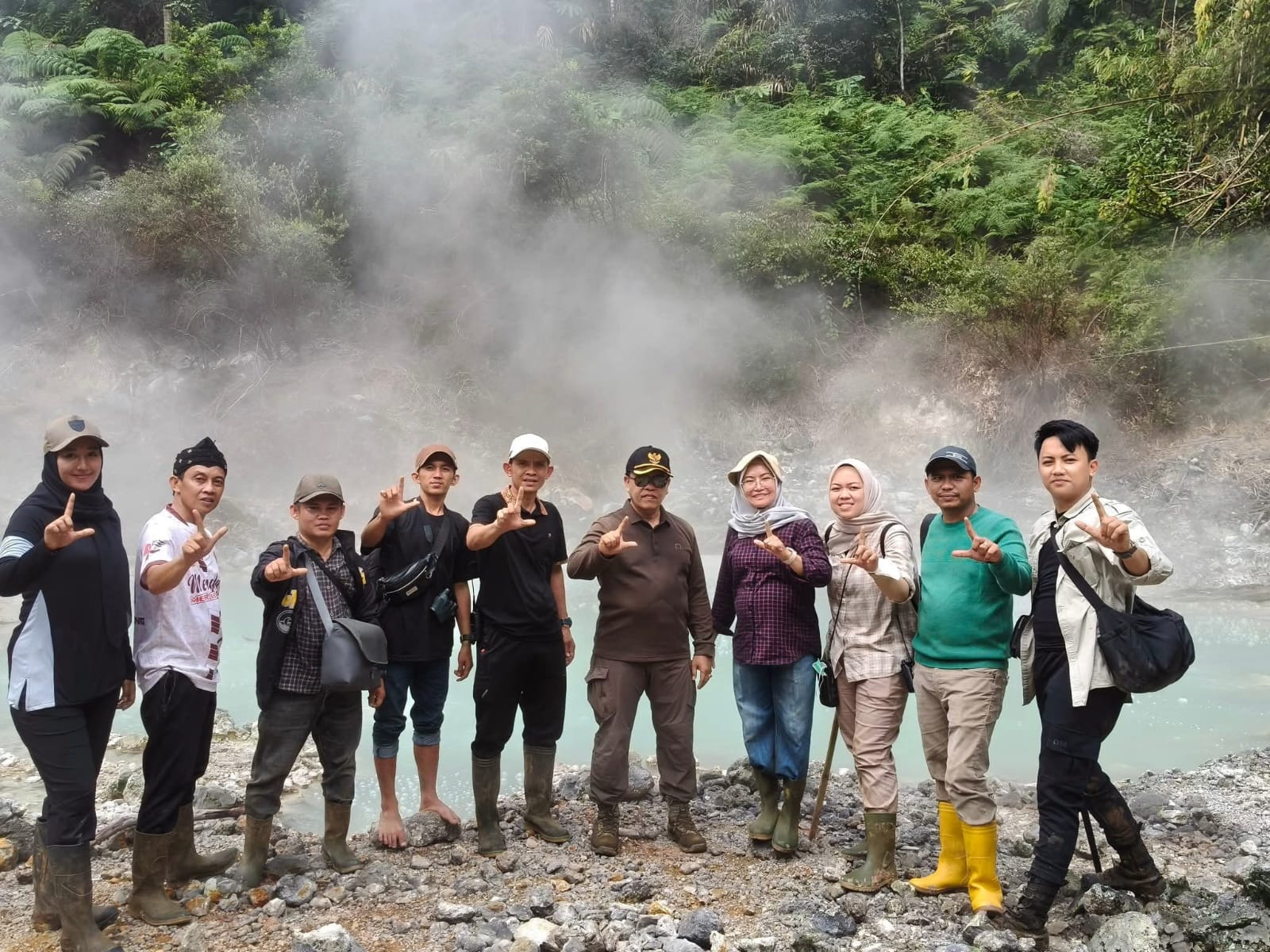 Bupati Lebong Eksplorasi Telaga Putri 7 Warna, Potensi Wisata Alam Unggulan