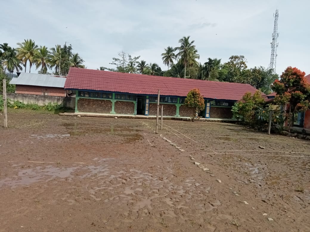 Lapangan SDN 21 Lebong Ini Akan Becek Jika Hujan Tiba