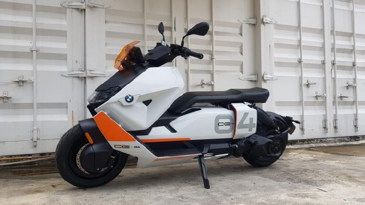 Skuter Listrik Terbaru BMW CE 04 Tampil Menonjol, Tersedia Varian Baru