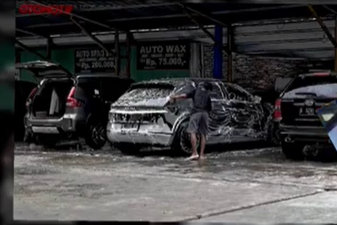 Apakah Boleh Mencuci Mesin Mobil Listrik dengan Air?