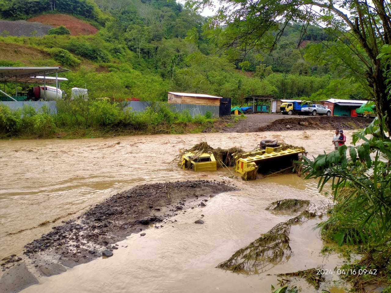 Rumah, Sawah, Hewan Ternak Termasuk  2 Dump Truck Ikut Terhanyut Terjangan Sungai Ketahun Lebong