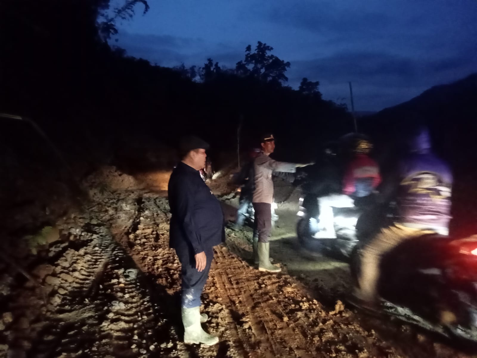 Ancaman Longsor Susulan Menghantui Jalan Lebong-Rejang Lebong Pasca Longsor Talang Ratu