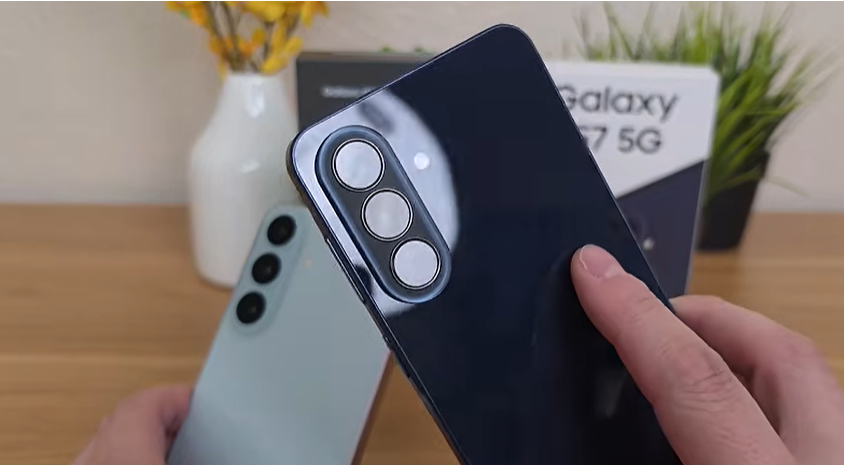 Samsung Galaxy S26 FE vs Galaxy A57 5G: Mana yang Lebih Baik untuk Dibeli?
