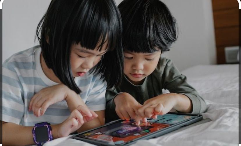 Apa Bahaya Screen Time dan Bagaimana Cara Menghilangkan Kebiasaan Screen Time Pada Anak-Anak