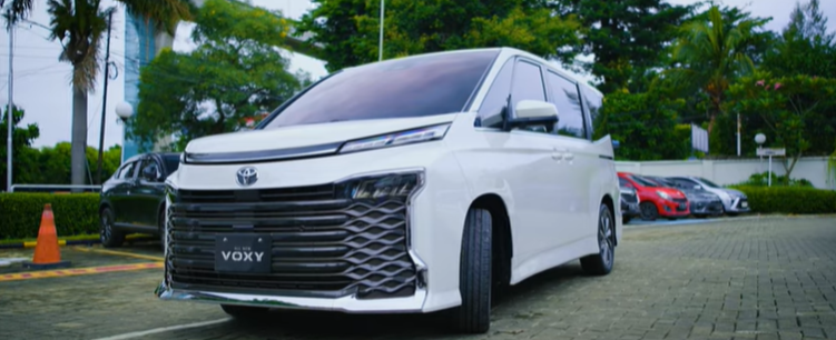  Review Lengkap Toyota Voxy: MPV Premium dengan Kenyamanan Ala Alphard