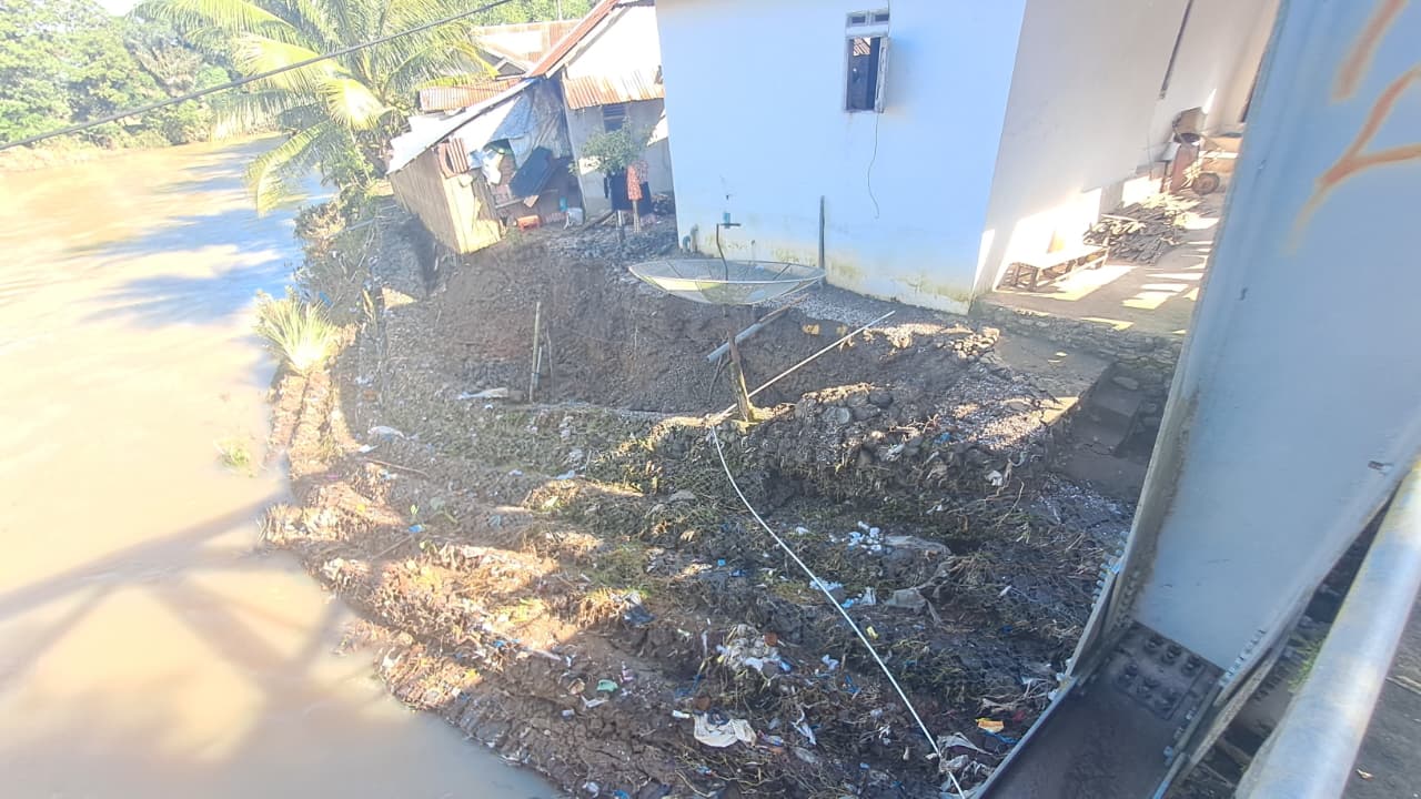 Warga Pinggir Sungai Ketahun Lebong Cemas, Abrasi Ancam Permukiman