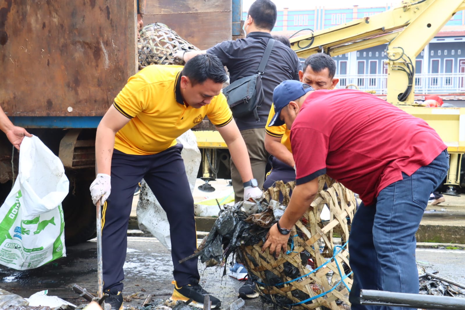 Dukung Gerakan Nasional Indonesia Bersih, Polres Lebong Gelar Aksi Bersih Sampah