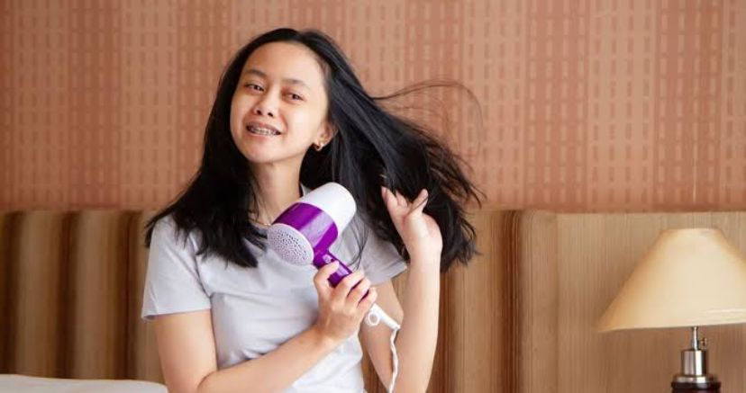Tips Menggunakan Hair Dryer Agar Rambut Tidak Rusak