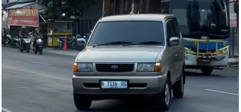 Perbandingan Toyota Kijang Kapsul Diesel vs Isuzu Panther Diesel: Mana yang Lebih Unggul?