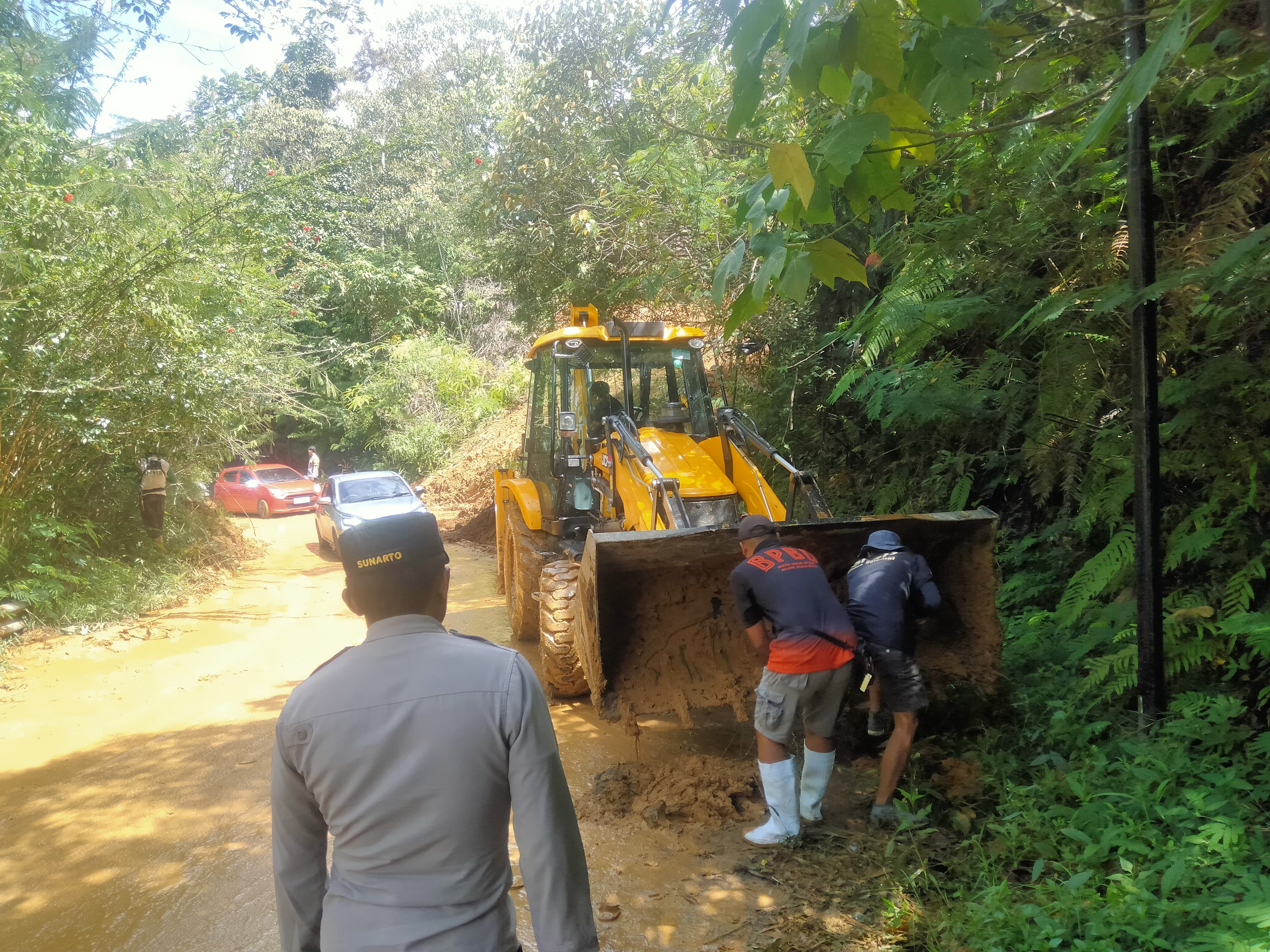 Bencana Longsor Jalan Lebong-Curup Mengancam Pengendara 