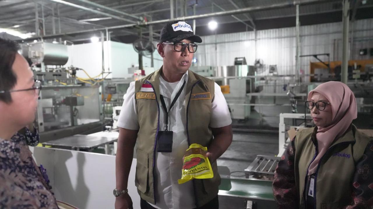 Dirut BULOG Sidak Pabrik PT KMR, MinyaKita Berbau Solar Langsung Ditarik