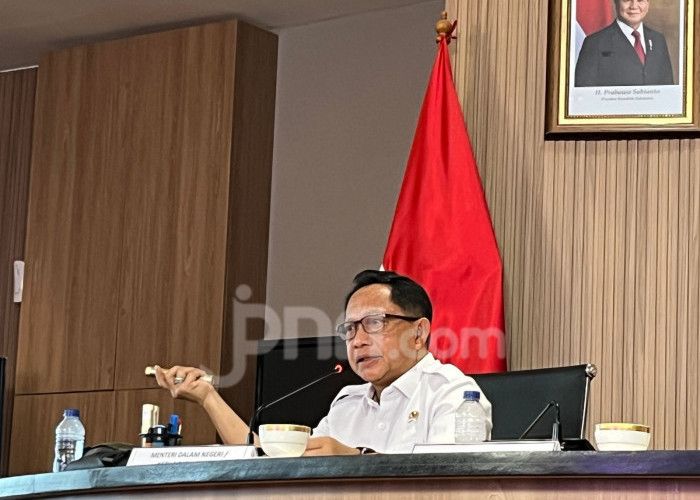 Antisipasi Beban Anggaran, Mendagri Minta Pemda Setop Rekrut Honorer Administrasi