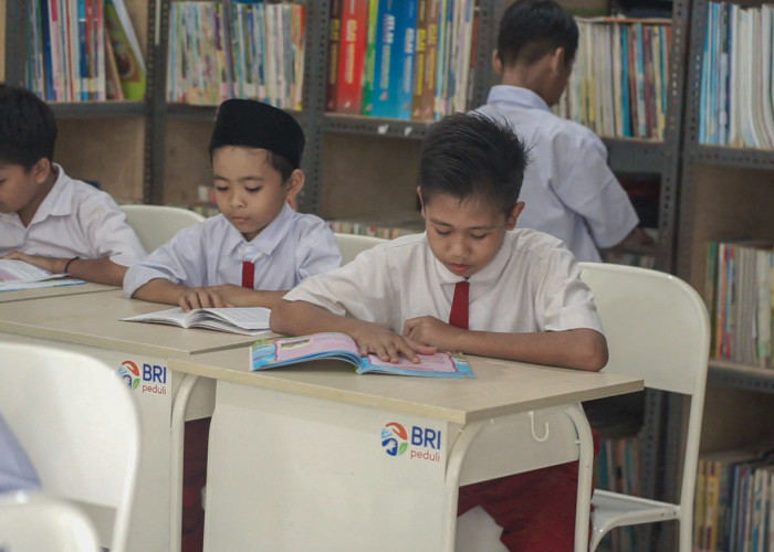 Fenomena Sekolah Negeri Sepi Murid, Komisi X DPR Desak Pemetaan dan Evaluasi Total