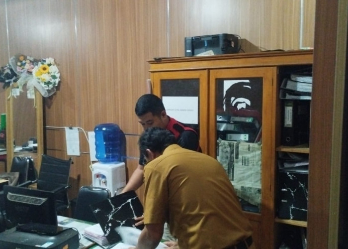 Usut Dugaan Korupsi SPPD Rp5,7 Miliar, Kejari Bengkulu Utara Geledah Kantor DPRD