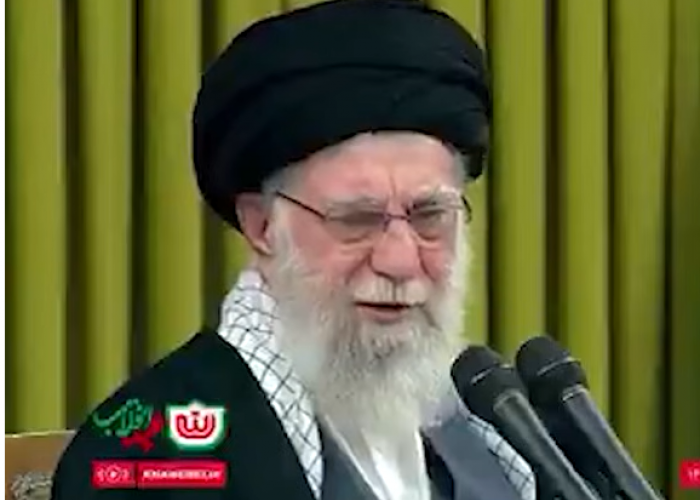 Teheran Membara, Ayatollah Khamenei Dievakuasi ke Lokasi Aman Imbas Serangan Udara AS–Israel