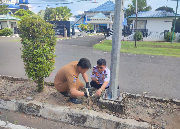 Pembakaran Sampah Picu Kerusakan LPJU di Lebong
