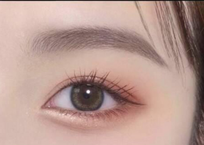 Mau Tampil Eye-Catching dengan Mata Sipit ala Korea? Kamu Bisa Gunakan Trik Makeup Simpel Berikut Ini!