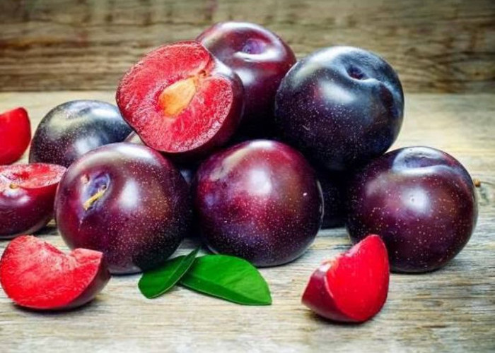 Manfaat Buah Plum Merah, Salah Satunya Awet Muda