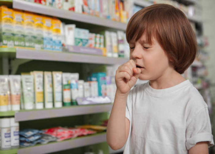Jangan Panik! Ini Cara Tepat Merawat Anak Batuk & Rekomendasi Obat Aman Sesuai Gejala