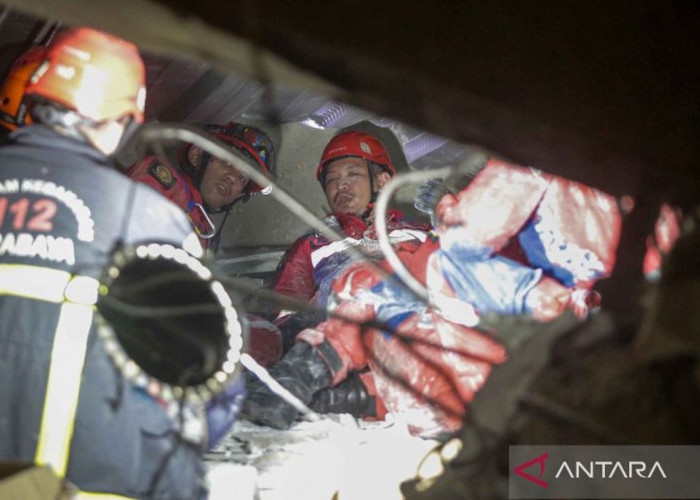 Musala Ponpes Al-Khoziny Sidoarjo Ambruk, Satu Santri Meninggal Dunia dan Puluhan Dievakuasi