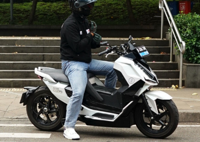 Segini Beda Pajak Motor Listrik vs Honda Beat