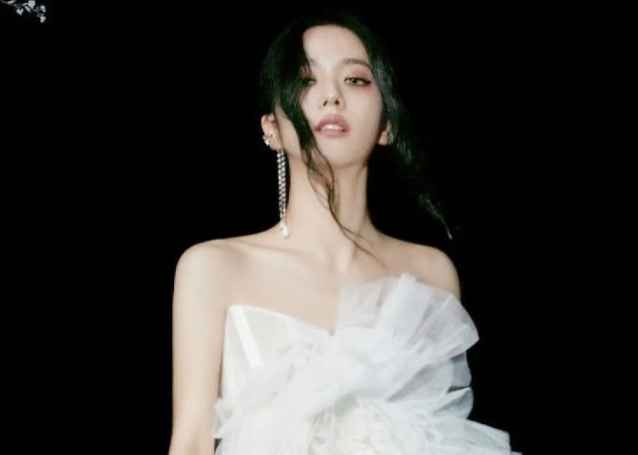 Kim Jisoo Raih Madame Figaro Rising Star Award di Cannes International Series Festival 2026