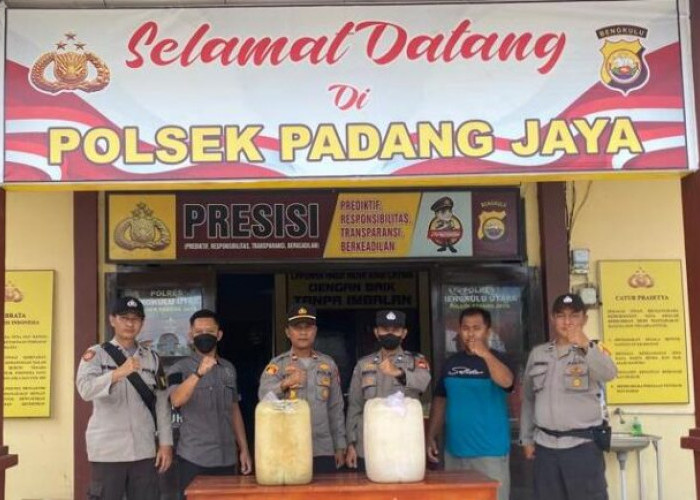 Polsek Padang Jaya Amankan Puluhan Liter Miras