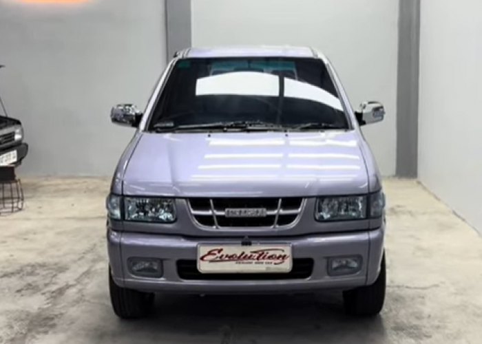 Isuzu Panther LS Turbo Automatic 2003 Warna Ungu Langka, Kondisi Istimewa dan Siap Pakai