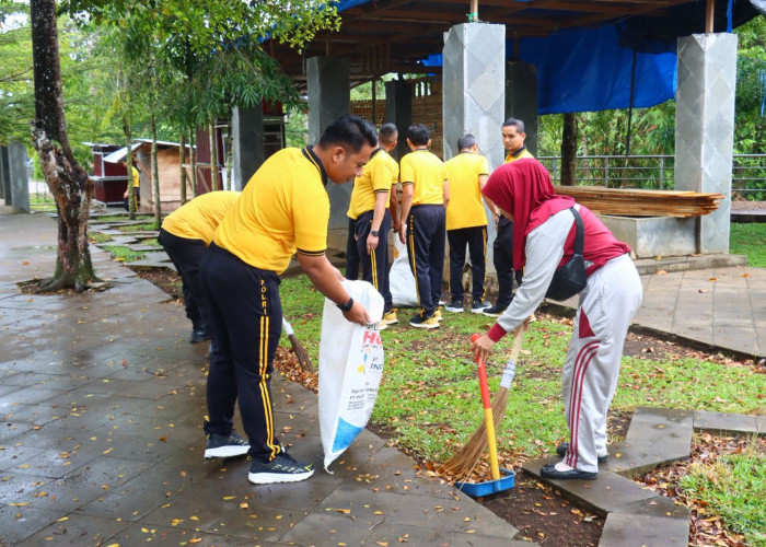 Dukung Program Nasional Indonesia ASRI, Polres Lebong Gelar Aksi Bersih-Bersih