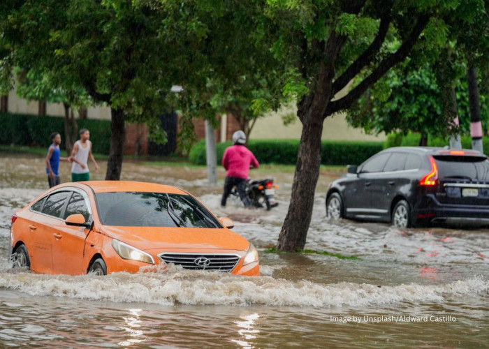 Mobil Terendam Banjir, Jangan Panik! Terapkan Langkah Ini