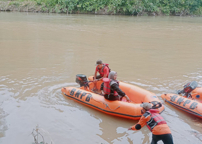 Tim TRC BPBD Lebong Tampilkan Aksi Heroik Penyelamatan Korban Banjir 