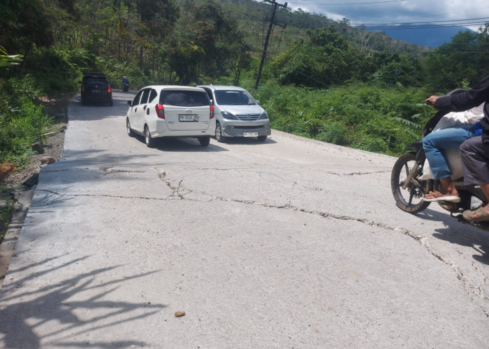 Baru Diperbaiki, Jalan Provinsi di Dekat Danau Picung Lebong Kembali Amblas! Pelan-pelan Pak Supir