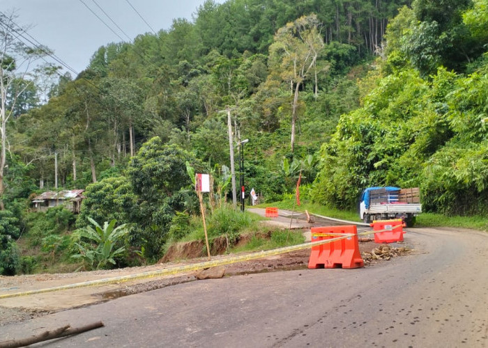 Jalan Provinsi Lebong-Rejang Lebong Terancam Putus,  Pemprov Bengkulu Diminta Cepat Perbaiki 