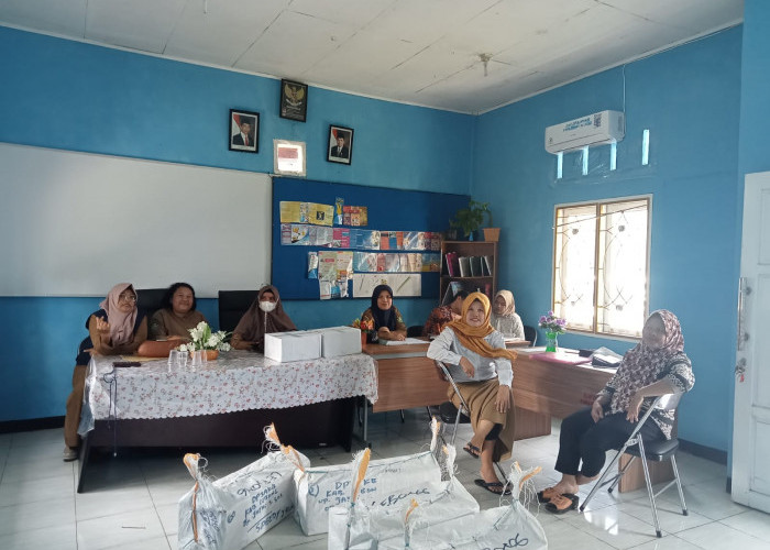 2 Desa Lokus Stunting Diganjar Bantuan KIT Siap Nikah