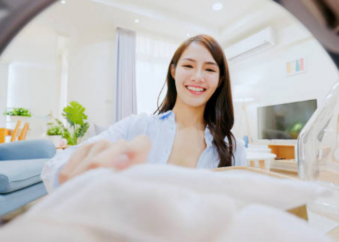Deterjen Cair vs Bubuk: Mana yang Lebih Baik untuk Pakaian dan Mesin Cuci Anda?