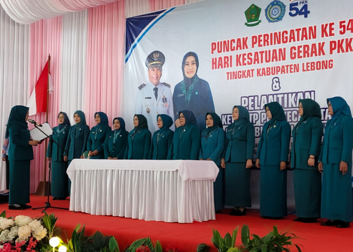 Peringati HKG PKK ke-54, Ny. Dian Azhari Lantik Ketua TP PKK Kecamatan