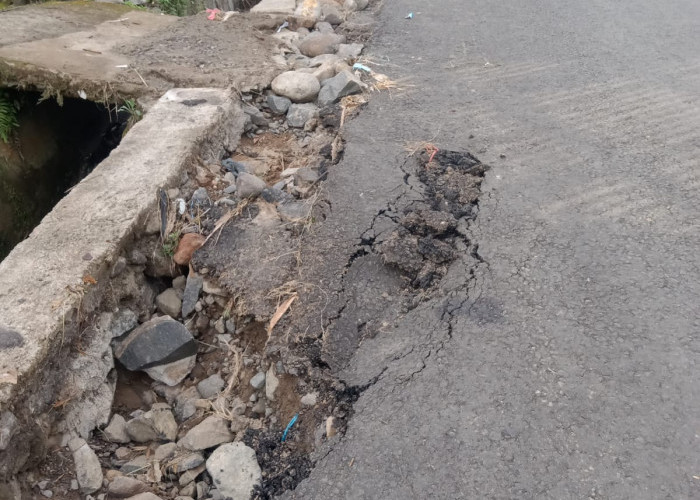 Kerusakan Jalan GOR-Saweak Salok Lebong yang Baru 6 Bulan Selesai Dibangun, Dipicu Karena Cuaca  