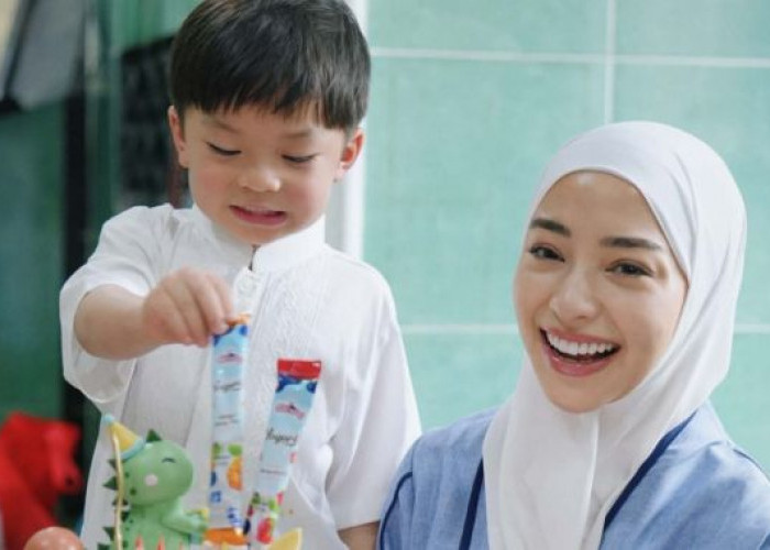Nikita Willy Putuskan Berhijab Usai Umrah, Ingin Jadi Contoh Baik untuk Anak