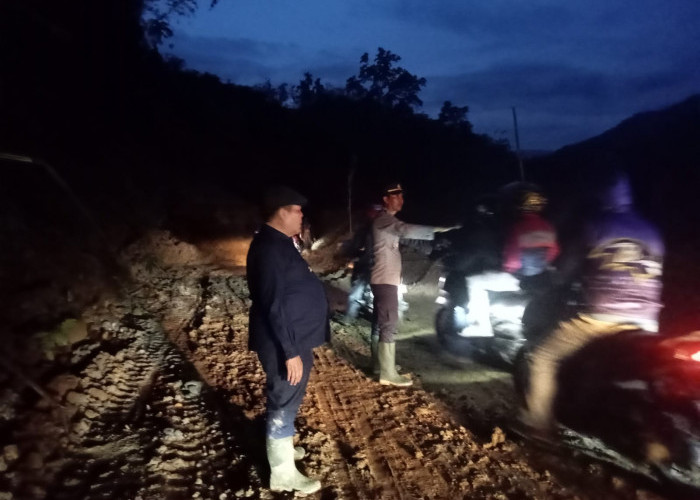 Ancaman Longsor Susulan Menghantui Jalan Lebong-Rejang Lebong Pasca Longsor Talang Ratu