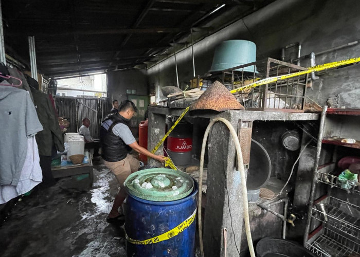 Polda Bengkulu Bongkar Dua Rumah Produksi Arak Ilegal di Rejang Lebong, Dua Pengusaha Jadi Tersangka