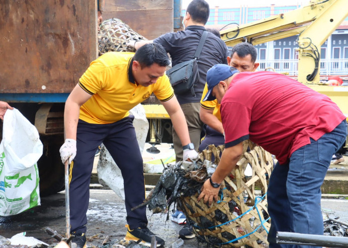Dukung Gerakan Nasional Indonesia Bersih, Polres Lebong Gelar Aksi Bersih Sampah
