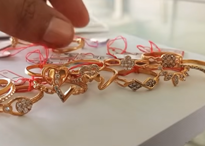 Harga Emas Hari Ini 10 Februari 2026 Melejit! Antam, UBS, Galeri 24 & Perhiasan Naik Serentak