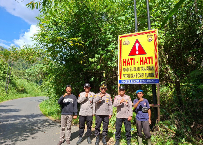 Polisi Pasang Police Line di Jalan Amblas dan Tanjakan Patah di Lebong