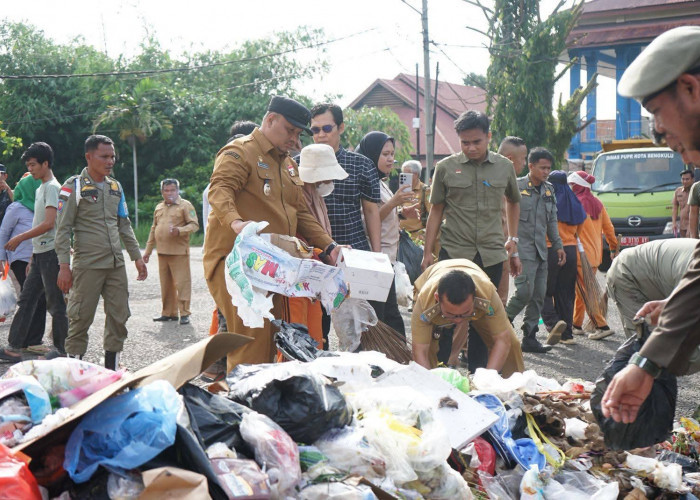 Aksi Buang Sampah di Kantor Wali Kota Bengkulu Disorot, Pemkot dan DPRD Angkat Bicara