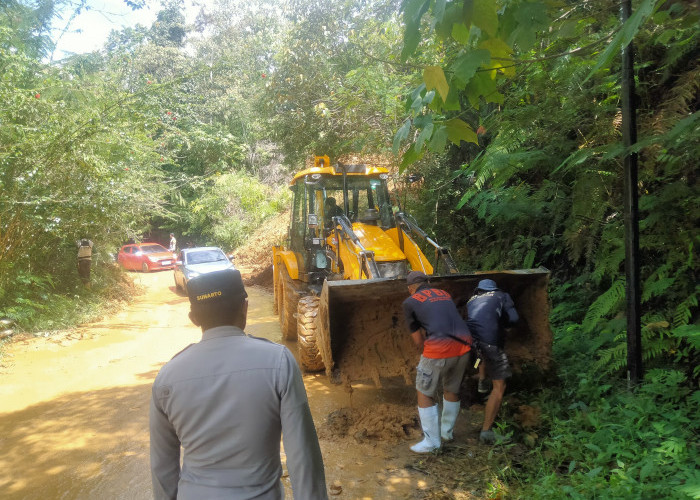 Bencana Longsor Jalan Lebong-Curup Mengancam Pengendara 